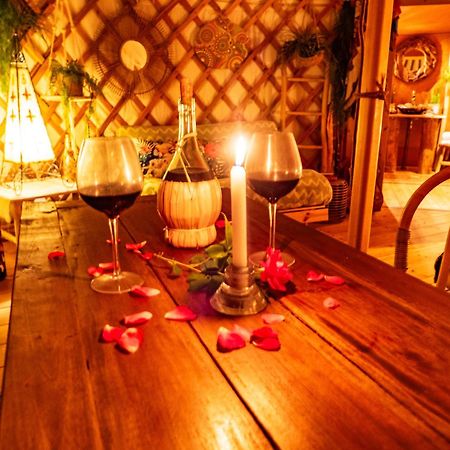 2 Cuori E 1 Yurta Glamping In Tuscany - Adults Only Asciano Exterior photo