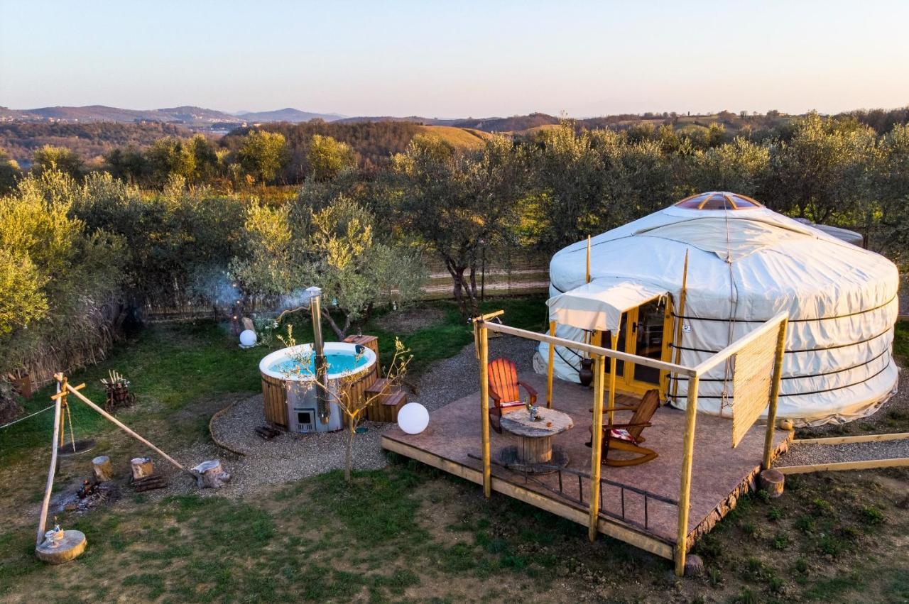 2 Cuori E 1 Yurta Glamping In Tuscany - Adults Only Asciano Exterior photo