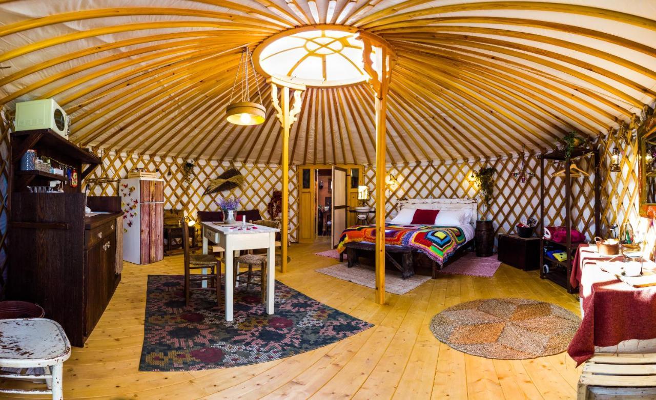 2 Cuori E 1 Yurta Glamping In Tuscany - Adults Only Asciano Exterior photo