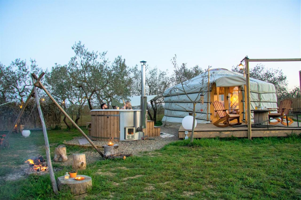 2 Cuori E 1 Yurta Glamping In Tuscany - Adults Only Asciano Exterior photo